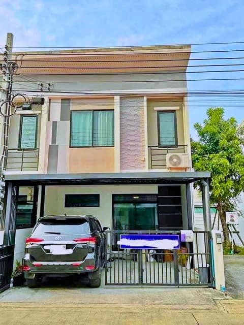 ราชพฤกษ์-รัตนาธิเบศร์ ปากเกร็ด หลังมุม เดอะทรัสต์ 3 นอน ให้เช่าทาวน์เฮ้าส์ 2 ชั้น2 น้ำ MRT บางรักใหญ่ 3.2 กม. ตลาดสดท่าอิฐ 2.6 กม.