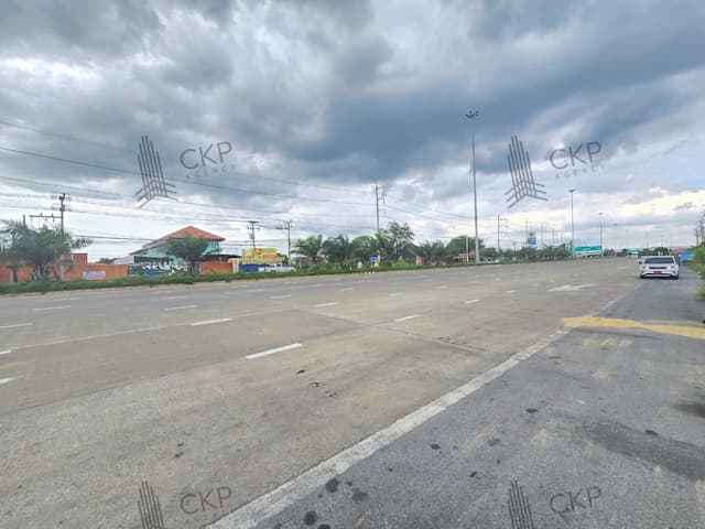 ที่ดินเปล่า ติดถนนปทุมธานี-บางเลน หน้ากว้าง 24 เมตร ลึก 770 เมตร เป็นพื้นที่สีชมพู เหมาะเพื่อการอยู่อาศัย พาณิชยกรรม เกษตรกรรม