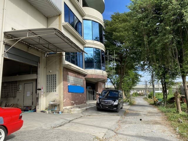 ขาย ตึก Stand Alone อาคารสำนักงาน 4 ชั้น พร้อมโกดัง รวม 1,750 ตรม. ถนนเลี่ยงเมืองนนทบุรี ใกล้ถนนใหญ่