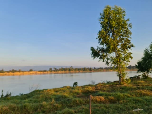 ที่ดินบ้านพร้อมโอนเจ้าของขายเอง ที่ติดแม่น้ำโขง ต.กุดบง อ.โพนพิสัย จ.หนองคาย หลังติดแม่น้ำโขง ไร่ละ 2ล้านบาท โทร 096-882-1857