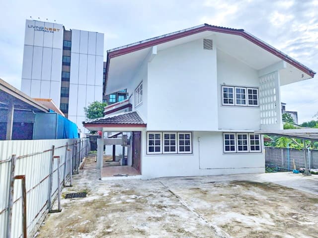 ลาดพร้าว 38-48 ให้เช่าคฤหาสน์หลังใหญ่ 2 ชั้นสุดหรู รัชดา MRTภาวนา 150ม. 5นอน พื้นที่เท่ากับบ้านเดี่ยว 3หลัง 150 ตร.วา. 400 ตร.ม 4 น้ำ