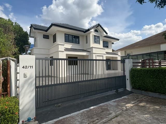 ขายถูกบ้านเดี่ยว 2 ชั้น หมู่บ้าน ภาณุการ์เด้นท์ ถนนสวนผัก ขนาด 83 ตรว. 3 นอน 3 น้ำ บ้านสวย บ้านเปล่า รีโนเวทใหม่ ใกล้ MRT ตลาดบางใหญ่