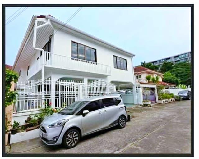 รีโนเวทใหม่ 268ตร.ม. 68ตร.วา.MRT โชคชัย 4 3.1 กม.ให้เช่าบ้านเดี่ยว 2 ชั้น 5นอน นาคนิวาส40-48
