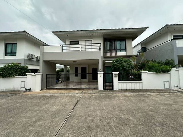 บ้านใหม่เอี่ยม สไตล์โมเดิร์น บ้านให้เช่า เดอะคอมพลีท ศรีราชา ใกล้ เจ-พาร์ค TP-H1844