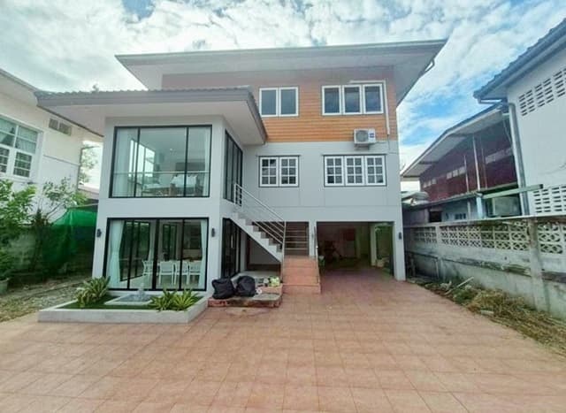 .เช่าบ้านเดี่ยว 2 ชั้น 4นอน MRT เมืองทองธานี 1.7 กม โรงเบียร์เยอรมันแจ้ง 300 ม.ทำเลทอง เซ็นทรัล แจ้งวัฒนะ 1.2 กม. 76 ตร.ว.