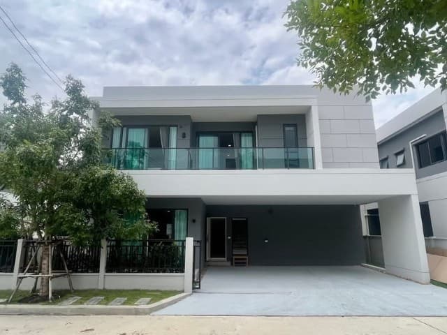 ให้เช่าบ้านเดี่ยวใกล้เมกะบางนา เซ็นโทร บางนา280ตร.ม4นอน5น้ำ1แม่บ้านสนามหญ้าใหญ่ตกแต่งสวยมากเช่า170,000บาท ถ.บางนากม.8