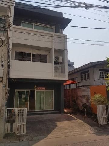 MT185 เช่า ทาวน์โฮม ออฟฟิศ พร้อมเฟอร์นิเจอร์สำนักงาน ซอยรัชดาภิเษก19 เหมาะทำออฟฟิศ ใกล้ MRTรัชดาภิเษก เดินทางสะดวก
