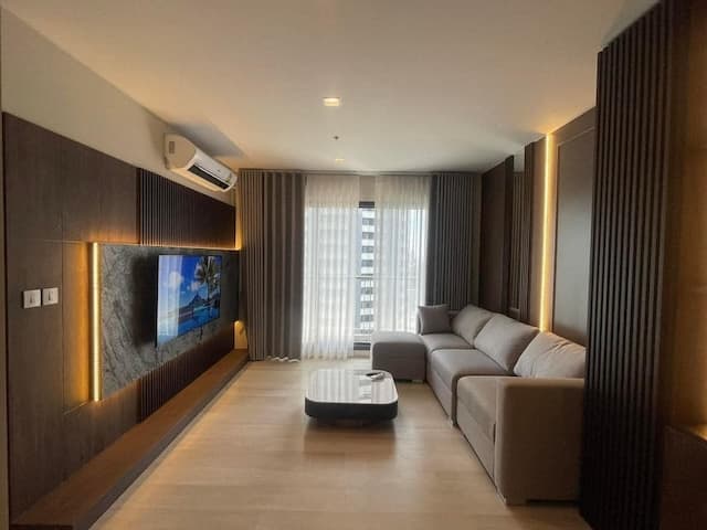 Life One Wireless spacious safe peaceful 15th floor BTS Ploenchit