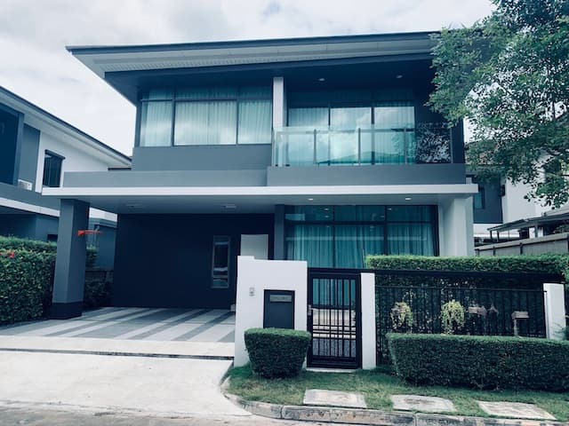 BH3789 ให้เช่าบ้านเดี่ยว 2 ชั้น โครงการเศรษฐสิริ กรุงเทพกรีฑา 1 (Setthasiri Krungthep Kreetha 1) บ้านรีโนเวทใหม่ พร้อมเข้าอยู่ ทำเลหรู