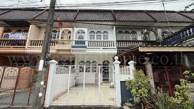 ทาวน์เฮ้าส์ 2 ชั้น ใกล้ MRT สถานีลาดพร้าว 101 พร้อมอยู่