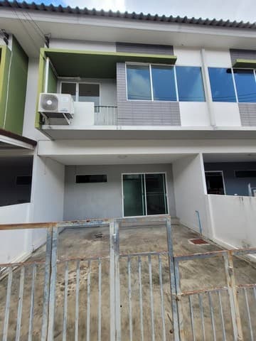 MT5ให้เช่าทาวน์เฮาส์ 2 ชั้น หมู่บ้านThe Trust Town วงแหวน-ลำลูกกา ใกล้ทางขึ้น-ลง มอเตอร์เวย์ ตรงข้ามบิ๊กซีคลอง5