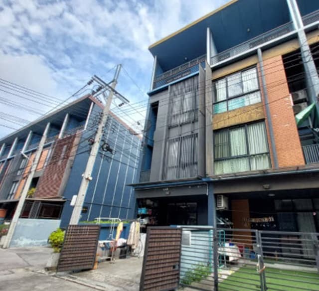 ให้เช่าทาวน์โฮม 3.5 ชั้น 21 ตร.วา. แจ้งวัฒนะ31-37 MRT เมืองทองธานี300 ม.221ตร.ม.3ปีมีครั้ง 3 นอน 3 น้ำ รร.นานาชาติกรุงเทพ