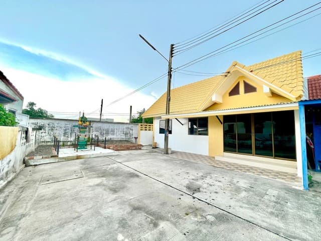 ขายบ้านมาลัยทองอำเภอเมืองชลบุรี ขายบ้านมาลัยทอง1หลังริม เนื้อที่42ตารางวา 3ห้องนอน2ห้องน้ำ
