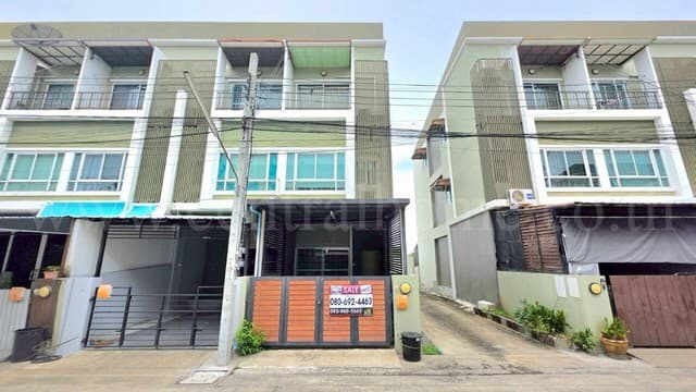 ลดราคา ทาวน์โฮม 3 ชั้น นลิน อเวนิว 3 ซอยเคหะร่มเกล้า 72 รามคำแหง หลังมุม