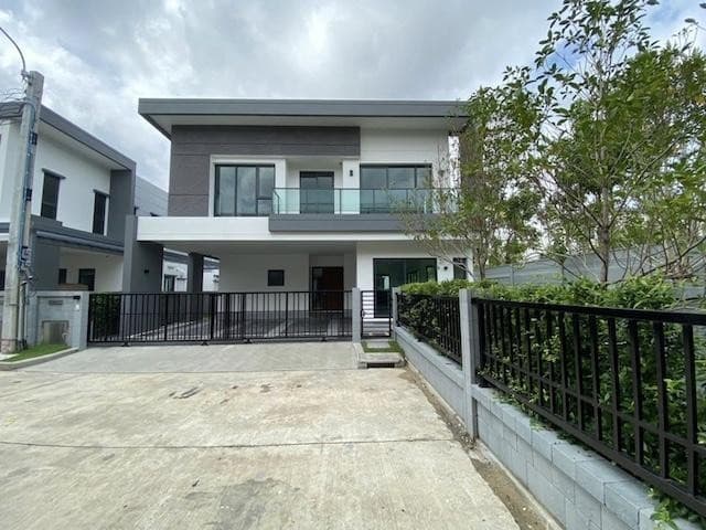 ขายบ้าน 2 ชั้น หมู่บ้านเดอะ ซิตี้ สุขุมวิท–อ่อนนุช บ้านเดี่ยวแปลงมุม ดีไซน์ทันสมัย ใกล้รถไฟฟ้า