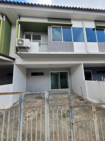 ให้เช่าทาวน์เฮาส์ 2 ชั้น 20 ตร.ว. The Trust Town วงแหวน-ลำลูกกา ใกล้บิ๊กซีคลอง5
