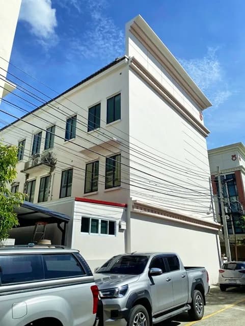 เซ็นทรัล บางนา 600 ม. ให้เช่าทาวน์โฮม 3.5ชั้น 21ตร.ว. 270 ตร.ม.MRT ศรีลาซาล 1.3กม. มอนเตสซอรี่ อะแคเดอมี่ 200 ม. 3 นอน 4 น้ำ
