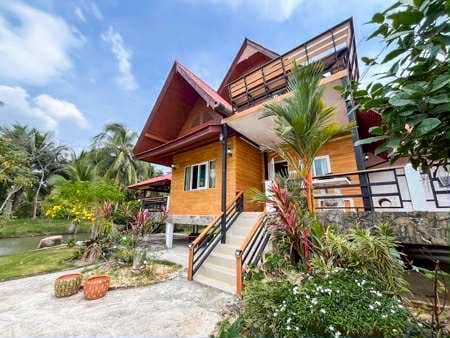 บ้านเดี่ยวสองชั้นสไตล์ไทยให้เช่า ตั้งอยู่ในพื้นที่ลิปะน้อย เกาะสมุย จังหวัดสุราษฎร์ธานี