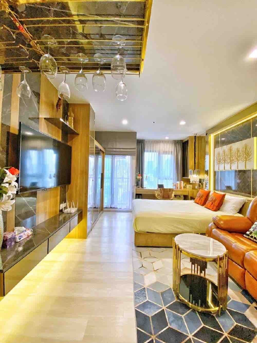 Life One Wireless spacious clean safe 18th floor BTS Ploenchit