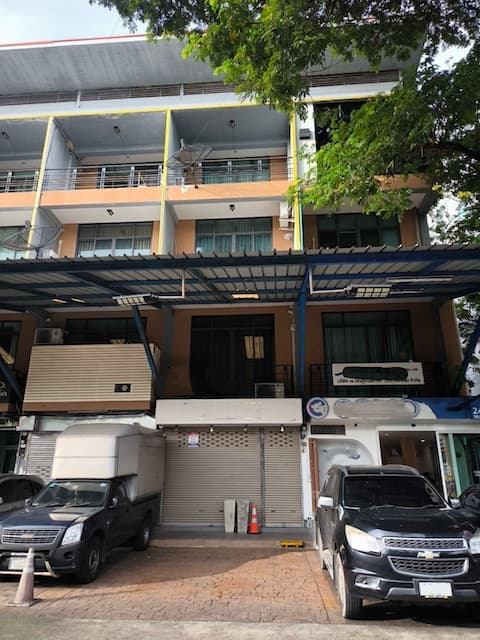 BH3804 ขายโฮมออฟฟิศ 4 ชั้น ซอย 20 มิถุนา แยก 13 พร้อมเฟอร์นิเจอร์ ใจกลางรัชดา เดินทางสะดวก ใกล้รถไฟฟ้า MRT ห้วยขวาง-สุทธิสาร