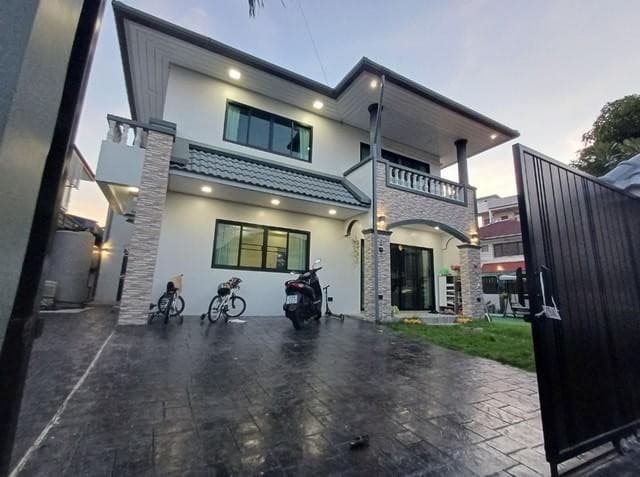 รหัสทรัพย์ R3379 ให้เช่า บ้านเดี่ยว 2ชั้น หมู่บ้านฐานทอง ถนนเฉลิมพระเกียรติ ร.9 ประเวศ สวนหลวง