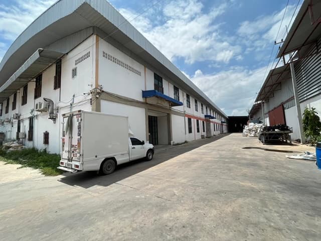 วัดบางแก้วฟ้า 1.1 กม. เช่าโกดังโรงงาน คลองโยง 1,505ตร.ม.ไฟฟ้า 3 เฟส 800 แอมป์ มหิดล ศาลายา 20 นาที วัดนราภิรมย์ 2.09 กม. วัดบางพระ 5.2กม.