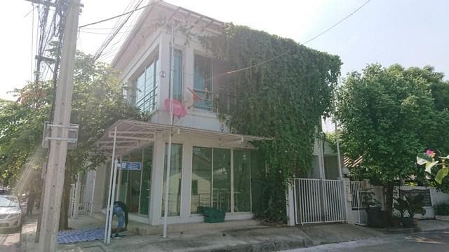 ให้เช่าบ้านเดี่ยว 2 ชั้น 60 ตรว. 3 ห้องนอน หมู่บ้านสัมมากร รามคำแหง112 เฟอร์พร้อมอยู่ จอดรถ 4 คัน