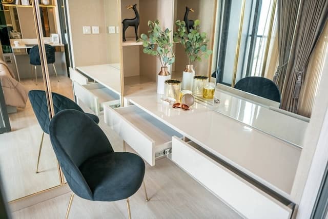 Life One Wireless Clean private convenient 40th floor BTS Ploenchit