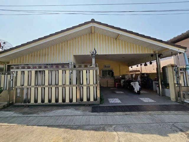 ขายถูก บ้านเดี่ยว 51 ตร.ว บ้านหรรษา ซอยเพชรเกษม 81/6 ใกล้ MRT หลักสอง พร้อมอยู่