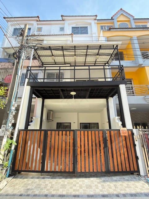 ให้เช่าทาวน์โฮม 4 ชั้น 180 ตรม. หมู่บ้านซิตี้พาร์ค พัฒนาการ 38 เฟอร์พร้อมเข้าอยู่