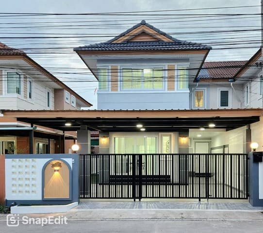 บ้านแฝด 2ชั้นติดถนนหลักเหมาะในการอยู่อาศัย และทำธุระกิจรีโเวทใหม่ทั้งหลัง