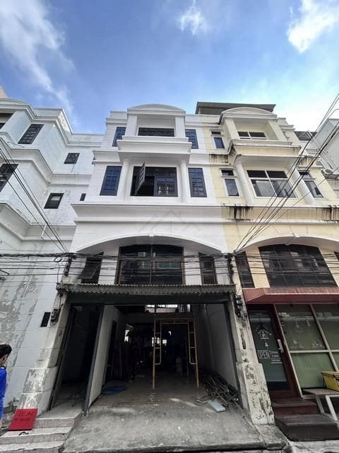 ให้เช่าโฮมออฟฟิศ 3.5 ชั้น 300 ตร.ม. ถนนสุขุมวิท 39 ซอยพร้อมศรี ใกล้ BTS พร้อมพงศ์