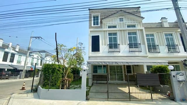 อินดี้ 2 บางนา รามคำแหง2 ให้เช่าทาวน์โฮมหรู 3 ชั้นหลังมุม รร.นานาชาติคอนคอร์เดียน 2.9 กม.ใต้หลังคาสวยงาม พร้อมสวนด้านข้างกว้างขวาง