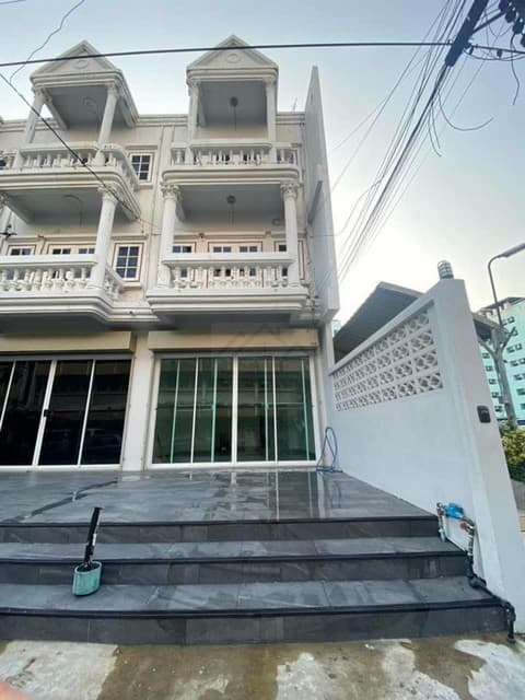 ให้เช่าทาวน์เฮ้าส์ 3 ชั้น 3 ห้องนอน 250 ตรม. ย่านรัชดา ห้วยขวาง ซอยประชาราษฎร์บำเพ็ญ 9 ใกล้ Mrt ห้วยขวาง 700 เมตร