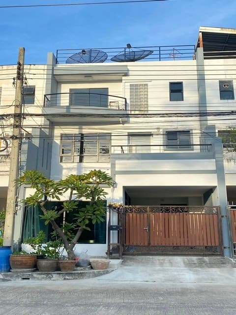ให้เช่าทาวน์โฮม 3 ชั้น 300 ตรม. 4 ห้องนอน หมู่บ้านไพร์มเพลส สุขุมวิท 105 ซอยลาซาล 77 ใกล้บางกอกพัฒนา