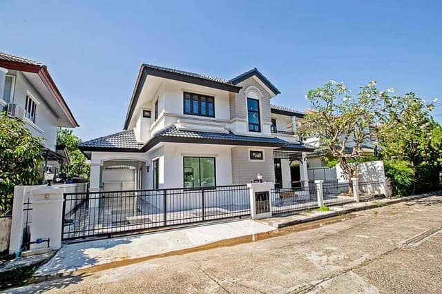 ให้เช่าบ้านเดี่ยว 2 ชั้น รีโนเวทใหม่ เพื่อนบ้านดี เงียบสงบ สันกำแพง