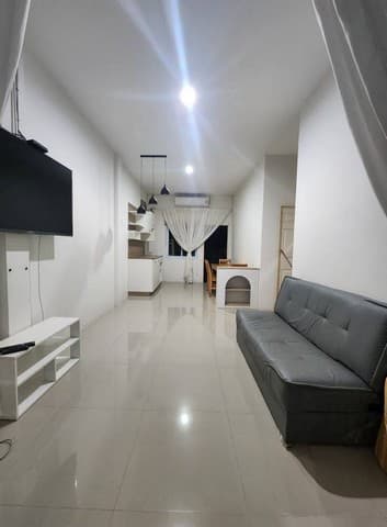 หมู่บ้านราชพฤกษ์ ห้องริม – สุราษฎร์ธานี 2 ห้องนอน ห้องน้ำในห้องนอน 1 ห้อง จอดรถยนต์ได้ 1 คัน