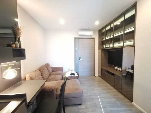 ให้เช่า/ขาย The Room Sukhumvit 69 แต่งครบพร้อมอยู่ พร้อมเครื่องใช้ไฟฟ้า เตาไฟฟ้า ไมโครเวฟบิ้วอิน TV 2 เครื่อง ,ตู้เย็น