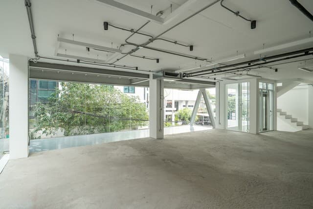 P1749ขายอาคาร โฮมออฟฟิศ สำนักงาน ริมถนนพระราม 9 สร้างใหม่ยังไม่เคยใช้งาน บนทำเลพระราม9 ใกล้เดอะไนน์พระราม 9