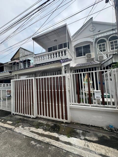 ให้เช่าทาวเฮาส์ 2 ชั้น ขนาด 25 ตรว. 2 นอน สุขุมวิท 93 ซอยพึ่งมี 11 เฟอร์ครบพร้อมเข้าอยู่