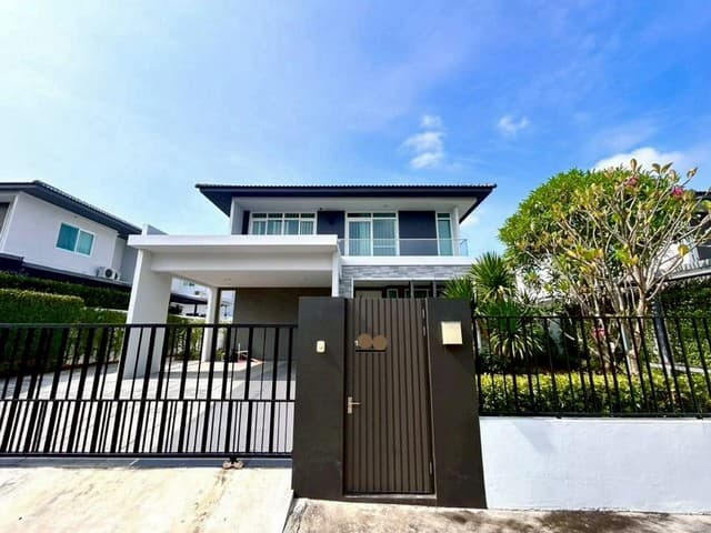 บ้านหลังใหญ่ 2 ชั้น วิวทะเลสาบ โครงการ มัณฑนา ซีรีนเลค แม่เหียะ
