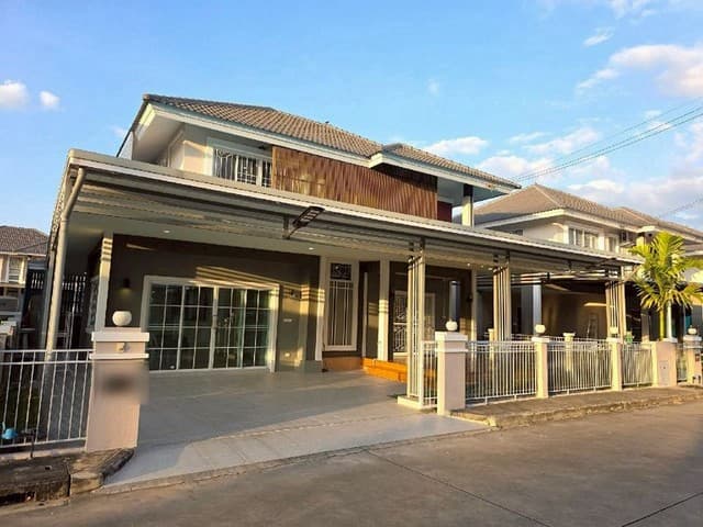 ให้เช่าบ้านเดี่ยว ทำเลดี สภาพใหม่ ต่อเติมครบ ในโครงการสารภี