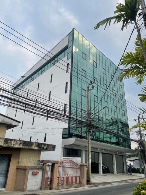 ขายอาคารสำนักงาน 6 ชั้น (รวมดาดฟ้า) ย่านเลียบด่วน 1700 ตรม. ซอยลาดพร้าว 87 รีโนเวทใหม่ ใกล้ MRT ลาดพร้าว 83 ใกล้ CDC