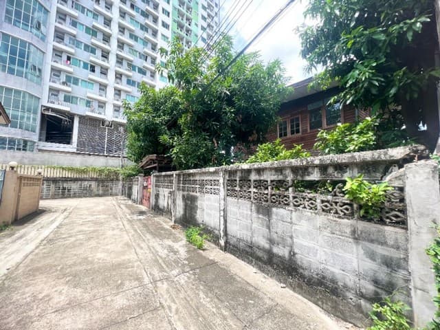 ที่ดิน 99ตรว.พร้อมสิ่งปลูกสร้าง บ้าน นครอินทร์ พระราม5 ใกล้ สี่แยกติวานนท์ ใกล้ถนนใหญ๋เดิน2นาที สะดวกแม้ไม่ใช้รถ ใกล้ บิ๊กซี ติวานนท์, MRT