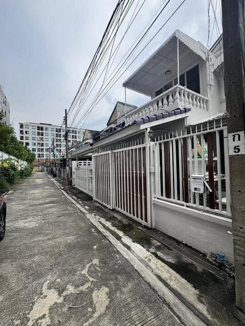 P1760 ให้เช่าทาวน์เฮาส์ 2 ชั้น สุขุมวิท 93 ซอยพึ่งมี 11 พร้อมเข้าอยู่