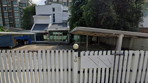 ให้เช่า เซ้ง ขาย บ้านทำสำนักงาน -ลาดพร้าว ซอย8 ทำเลทองใจกลางเมือง ใกล้ MRT โทร 090-6360022
