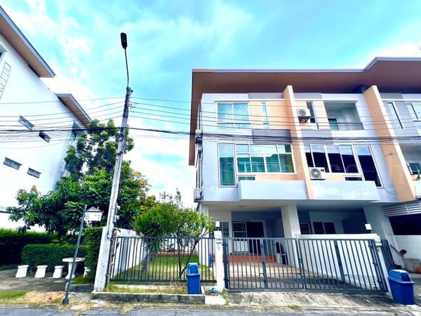 ลดราคา ทาวน์โฮม โมทาวน์ บริโอ แจ้งวัฒนะ - ประชาชื่น ตกแต่งพร้อมอยู่
