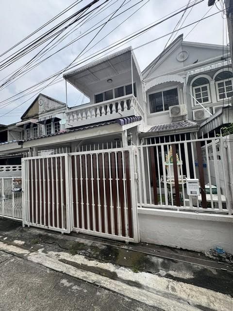 ให้เช่าทาวเฮาส์ 2 ชั้น 25 ตร.ว. ถนนสุขุมวิท 93 ซอยพึ่งมี 11 เฟอร์นิเจอร์ครบ พร้อมเข้าอยู่
