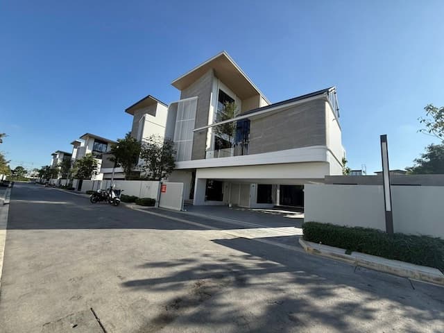 BH3829 ให้เช่าบ้านเดี่ยวหรู VIVE New Krungthep Kreetha 3 ชั้น พร้อมลิฟต์และสระว่ายน้ำส่วนตัว ใกล้ Brighton College