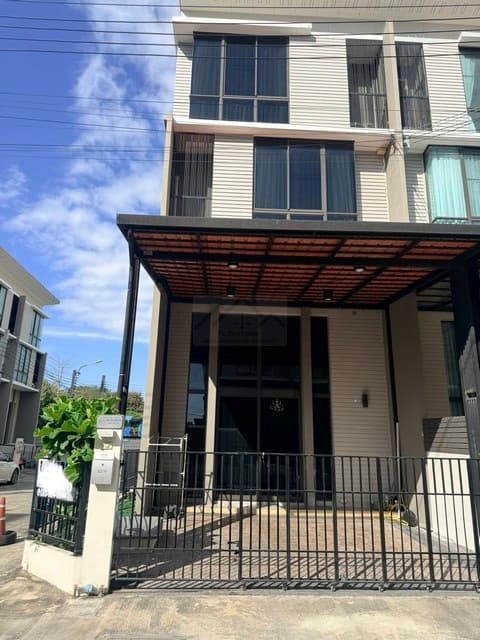 ขายทาวน์โฮม 3.5 ชั้นหลังมุม โครงการ พาทิโอ พัฒนาการ 32 Patio Pattanakarn32 ใกล้เอกมัย สุขุมวิท ทองหล่อ